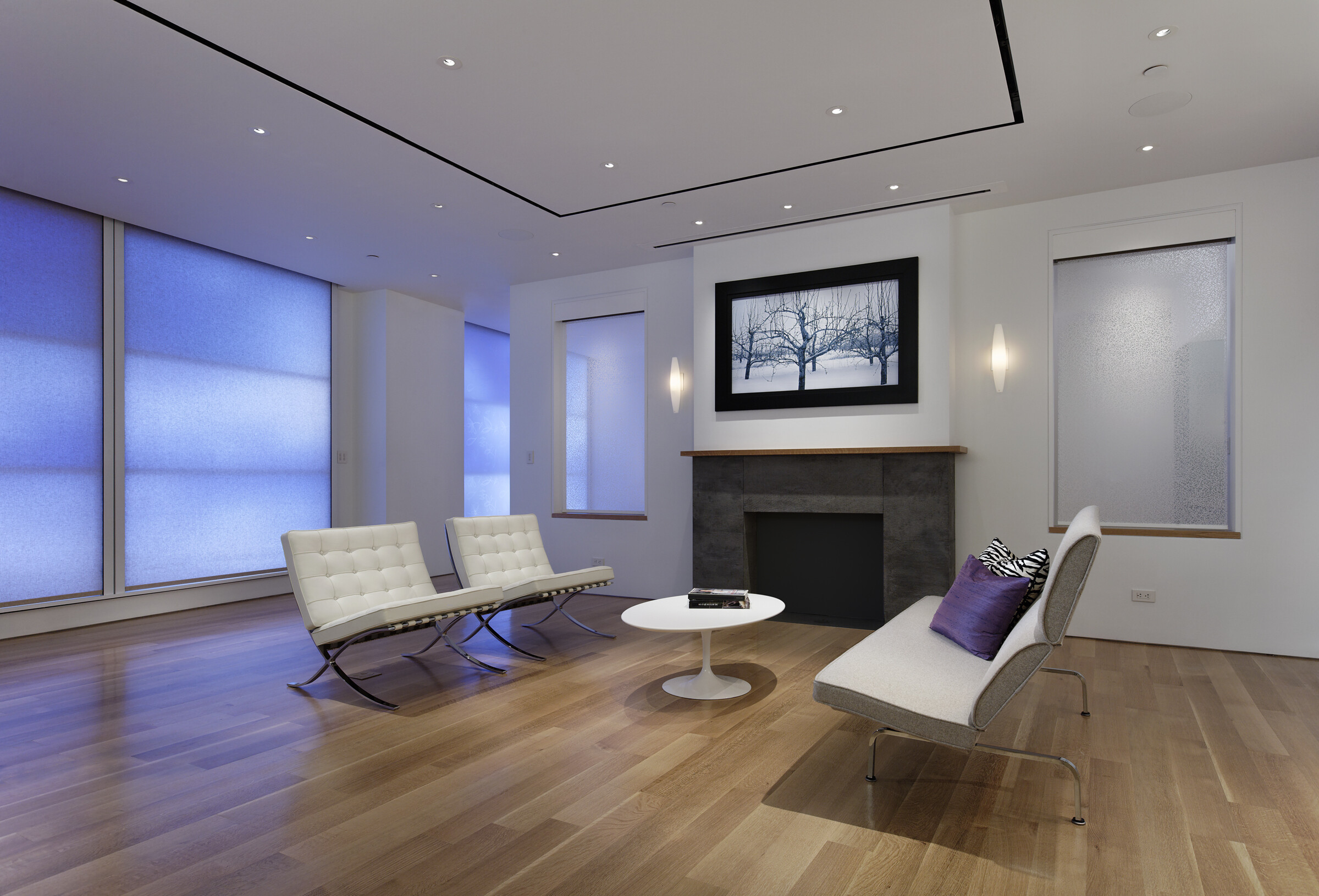 Ultra High-End Minimalistic Sitting Room With Custom Lighting